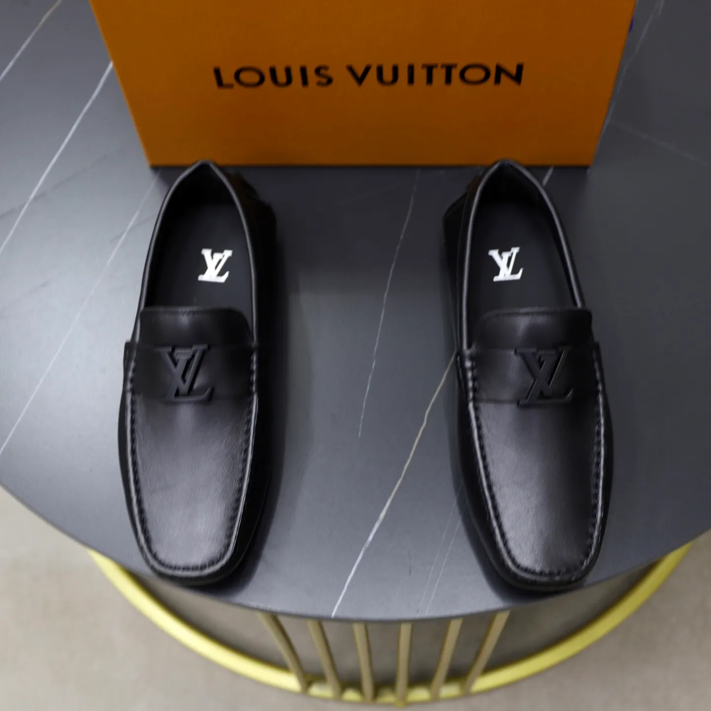 Ex-factory price: 480💰【LV】Louis Vuitton ⚠️High-end men’s driving and pedal series ⚠️38-44 (customized for 45) ⚠️All original cowhide leather! Thick and soft! Made entirely of calfskin lining! Rubber sheet anti-slip beanie sole! Three-dimensional package technology! Fashionable and classic! Handicrafts! Original high quality! Feel free to compare!